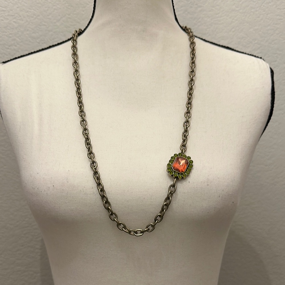 Chic Vintage Gold Chain Necklace with Striking Orange Gem